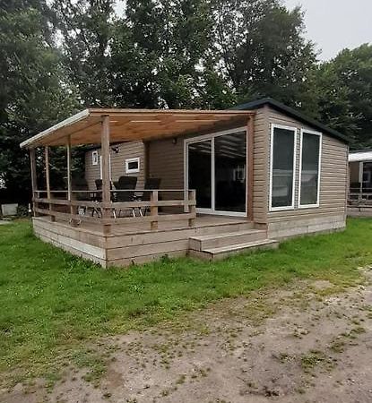 Chalet 2 Landgoedcamping Nienoord In Leek Kültér fotó