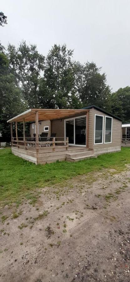 Chalet 2 Landgoedcamping Nienoord In Leek Kültér fotó